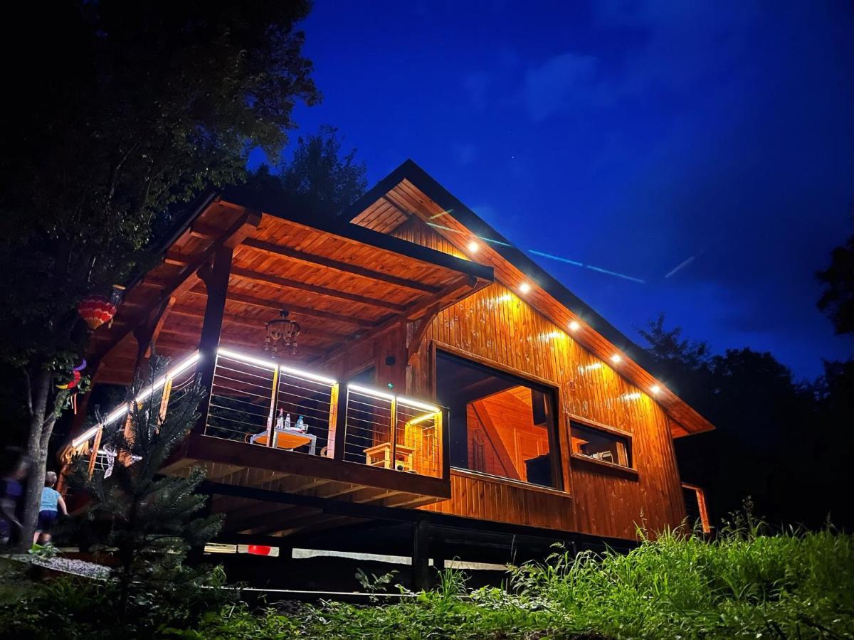 Moodysun Studio, Remote Tiny Home Comarnic Ngoại thất bức ảnh