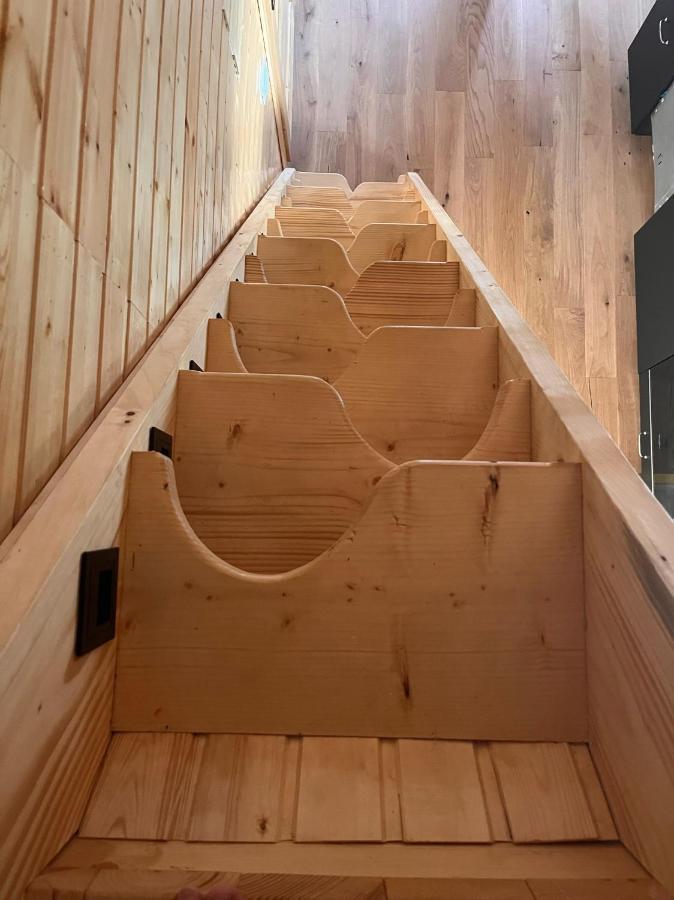 Moodysun Studio, Remote Tiny Home Comarnic Ngoại thất bức ảnh