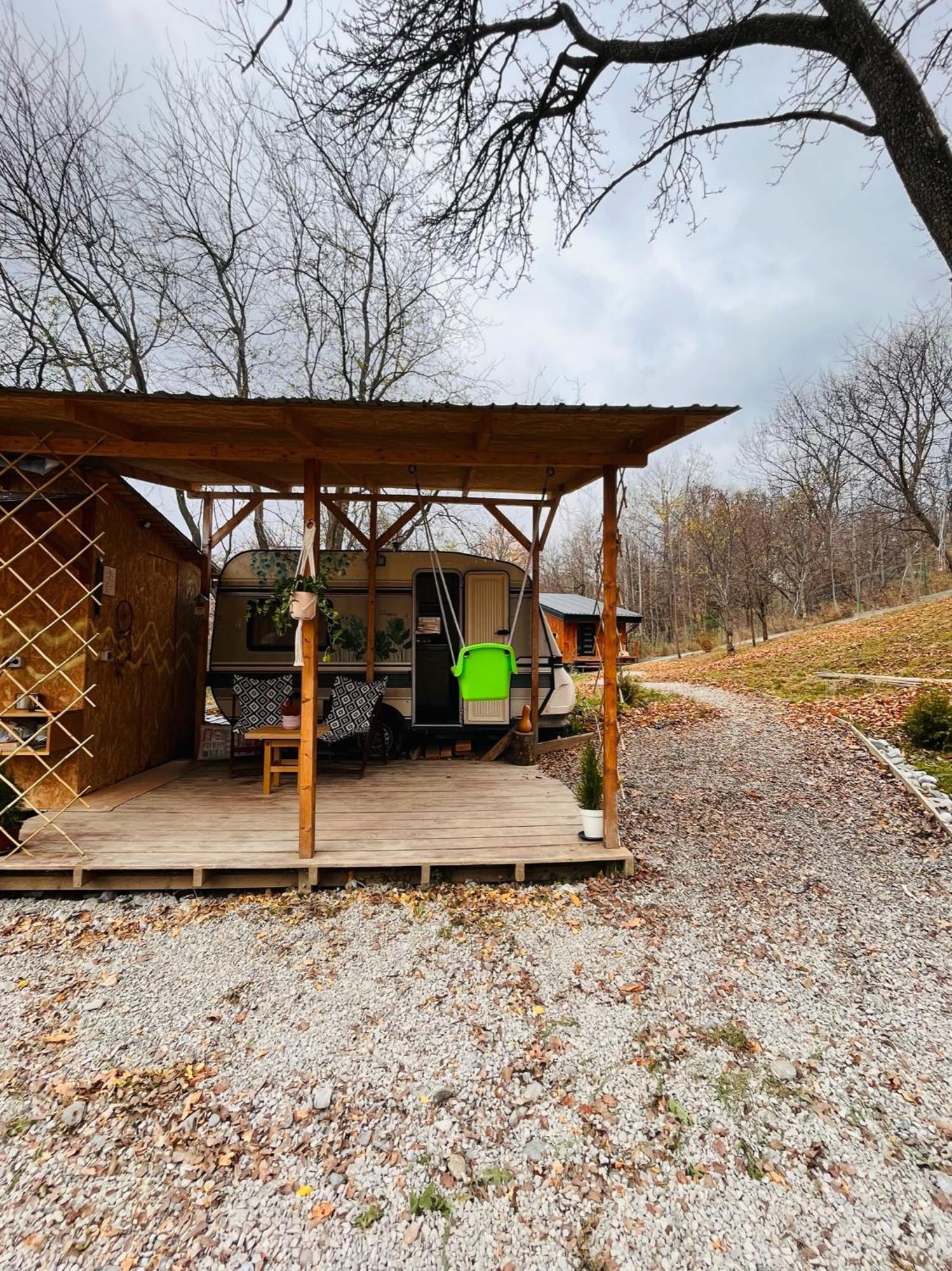 Moodysun Studio, Remote Tiny Home Comarnic Ngoại thất bức ảnh